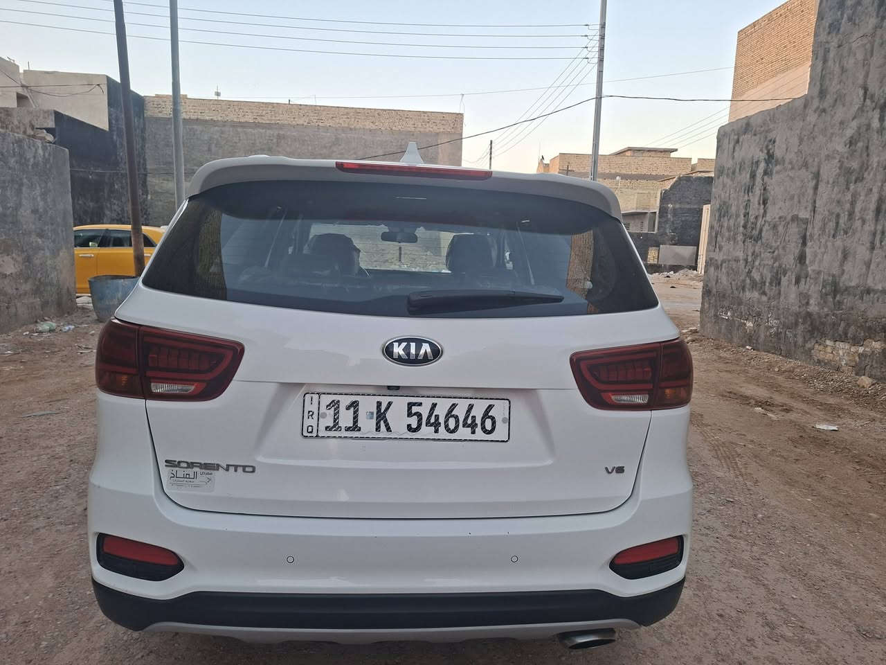 سورنتو ٢٠٢٠ فول مواصفات 
الضرر بارد بابين الجهة اليمنة 
عداد المسافة ١١٨ كم 
السعر ٢٥٠ وبيها مجال
الاتصال ***********
