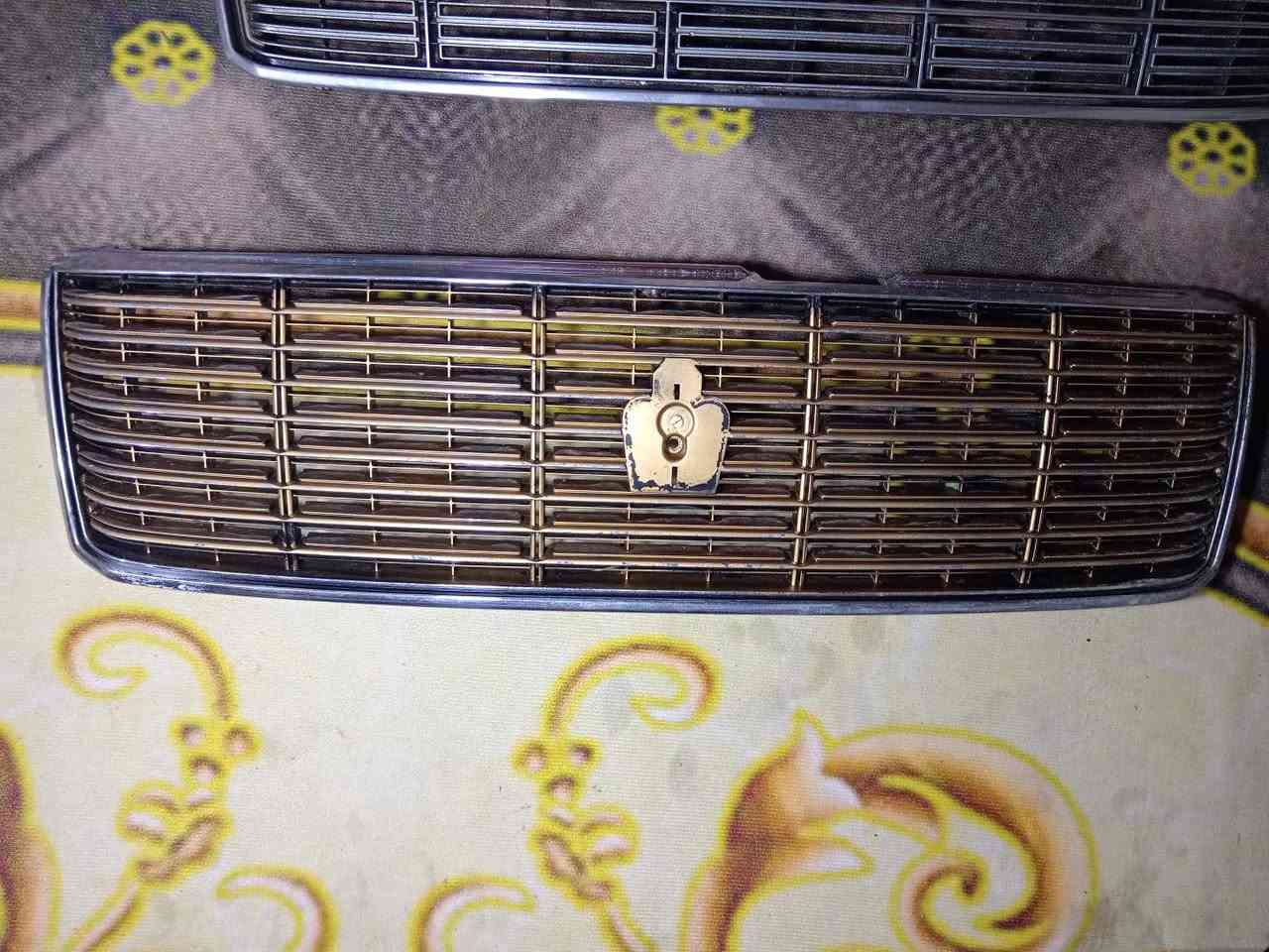 السلام عليكم شبابيك (راس الثور)  اثنين كرستال واحد عادي نضاف بدون اي ضرر السعر اللكل 75 الواحد عل 25 الف يوجد توصيل لجميع المحافظات *********** بيه واتساب
