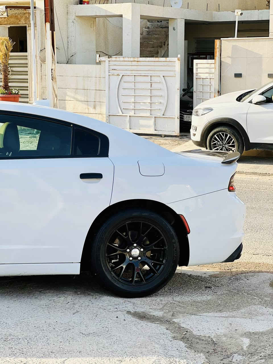 السلام عليكم 
جارجر sxt 2019
فتحه (سلايد )
ماشيه (٣٥)حقيقي
٦سلندر 
تو ويل
شاشه كار بلي وتشغيل عن بعد وحساس خلفي 
داخل جلد لونين 
حادث بنيد ومبدل اصلي  نفس اللون يعني  السياره بدون صبغ 
كامله بدون نقص 

مكان بغداد العامريه 
***********
