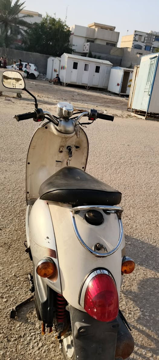 السلام عليكم 
دراجه عبد الحليم سرعه 80 تبريد ماء لبيع او مراوس كربلاء 
للاستفسار على الرقم 
 ***********
