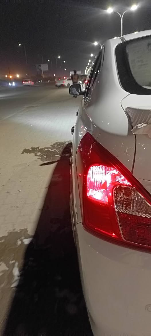 السلام عليكم
نيسان سني مديل 21
مكينة گير كفالة
حدادية تايرات جاهزة
بية بارد بالباب الخلفي عكس السايق وشوي بداير جمالغ و3 رصعات  غير ذني مابيه بعد
سيارة مدوشة بطاين بينان وكاعية جلد وصندوق وكراسي
شاشة لكزز وكامرة خلفية
سيارة مال بيت ما مشتغلة تكسي
العنوان بصرة حي الاصدقاء الرابعة
السعر 113 وبية مجال
***********
سنوية مامنتهة  بأسم شركة جاهزه للوكاله وتحويل
