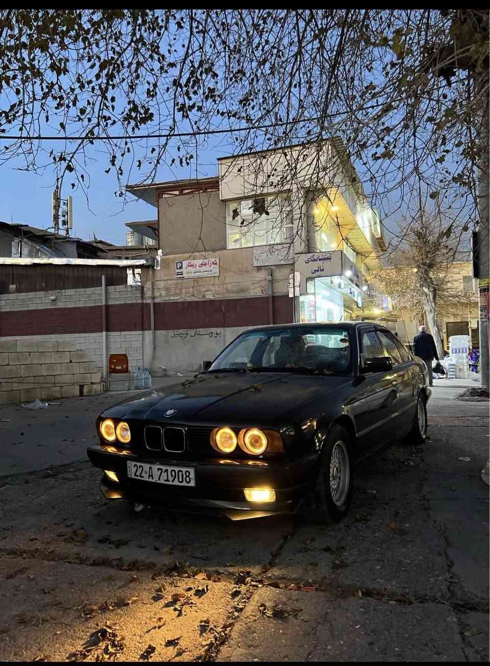 سلام عليكم
اخواني BM للبيع 

مكينه 525 كبس هيكل 20 

موديل 1990 

كير مكينه خير من الله 

اكسل جديد 3.23 يعني مكينه مرتاحه رون انسى 

ABS 

مسويلها ادامه كامله من بلكات مجاول حساس صالنصه دهن الكير فلتر كير نوزلات حتى فلتر مكينه كله جديد فلتر بانزين 

بيها شاشه ودركه جديدات 

راديتر جديد انسى الحماوه 

تبريد شغال ثلج خير من الله 

لايت منظومه زنون ماشاءالله 

ويل مشبك جديد شرط الاصلي 

بيها نواقص شغلات بسيطه شراي ميختلف عليها يتصل عليه وافهمه 

سعرها 62 وبيها مجال للشراي وعليها غرامات مليون و 180ينزل من سعرها واني بالخدمه 

هذا رقمي *********** اتصال 

واتساب
