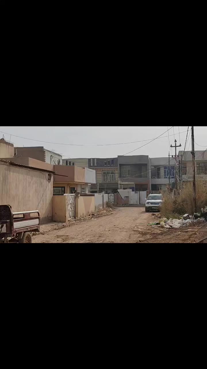 سلام عليكم بيت للبيع  سعر مناسب جدا للشراي بسعر قطعه أرض 
🌎المساحة 200 متر واجهه 10م نزال 20م طابو صرف
📌الموقع كاطون  الرحمه مقابيل جامع الأقصى مباشرتا 
👈خلف مول المصطفى يبعد عن شارع خمسين متر 
فقط كما موضح بالفديو 
🏠تفاصيل البيت مبني قاطين  بي 5 غرف واستقبال ومطبخ وكراج وصاله درج  وصحيات ومناور 
☎للاستفسار اتصل
📞 ***********
📞***********
✔️مكتب الشمس للعقار بعقوبة حي المعلمين
