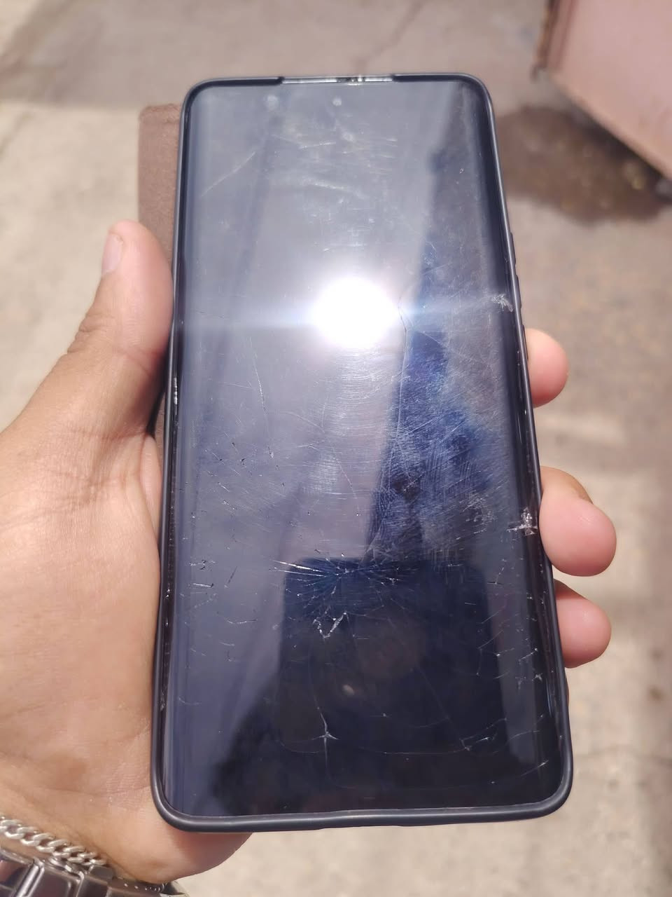 هونر X9b ذاكره256 رام 12+12 
فطور بشاشه مائثر بالمس 
السعر 150 
اتصال ***********
