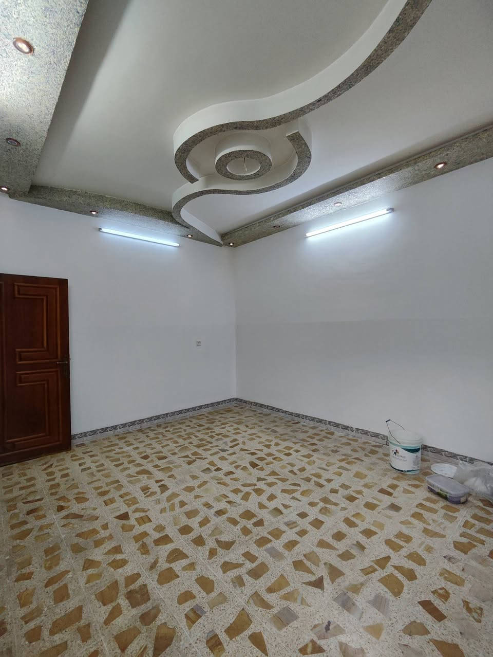 🔹دار للبيع في حي #الوحدة🔹
- مساحة الدار : 100 متر واجهة 10 متر
- شارع تبليط ثاني بيت عن #السايدين
- سند طابو 

🏠 تفاصيل الدار :- 
الطابق الاول :غرفة نوم، هول، مطبخ ، استقبال، صحيات 
الطابق الثاني : غرفتين ، هول ، صحيات  
السعر والتفاصيل داخل قناة التلكرام : 
https://t.me/baet_alhadhara
_______________________________________________
للاستفسار:- 
***********
*********** 
مراجعة مكتب بيت الحضارة للعقار:
 عنوان المكتب سايدين حي الوحدة قرب مول سانكو 2
