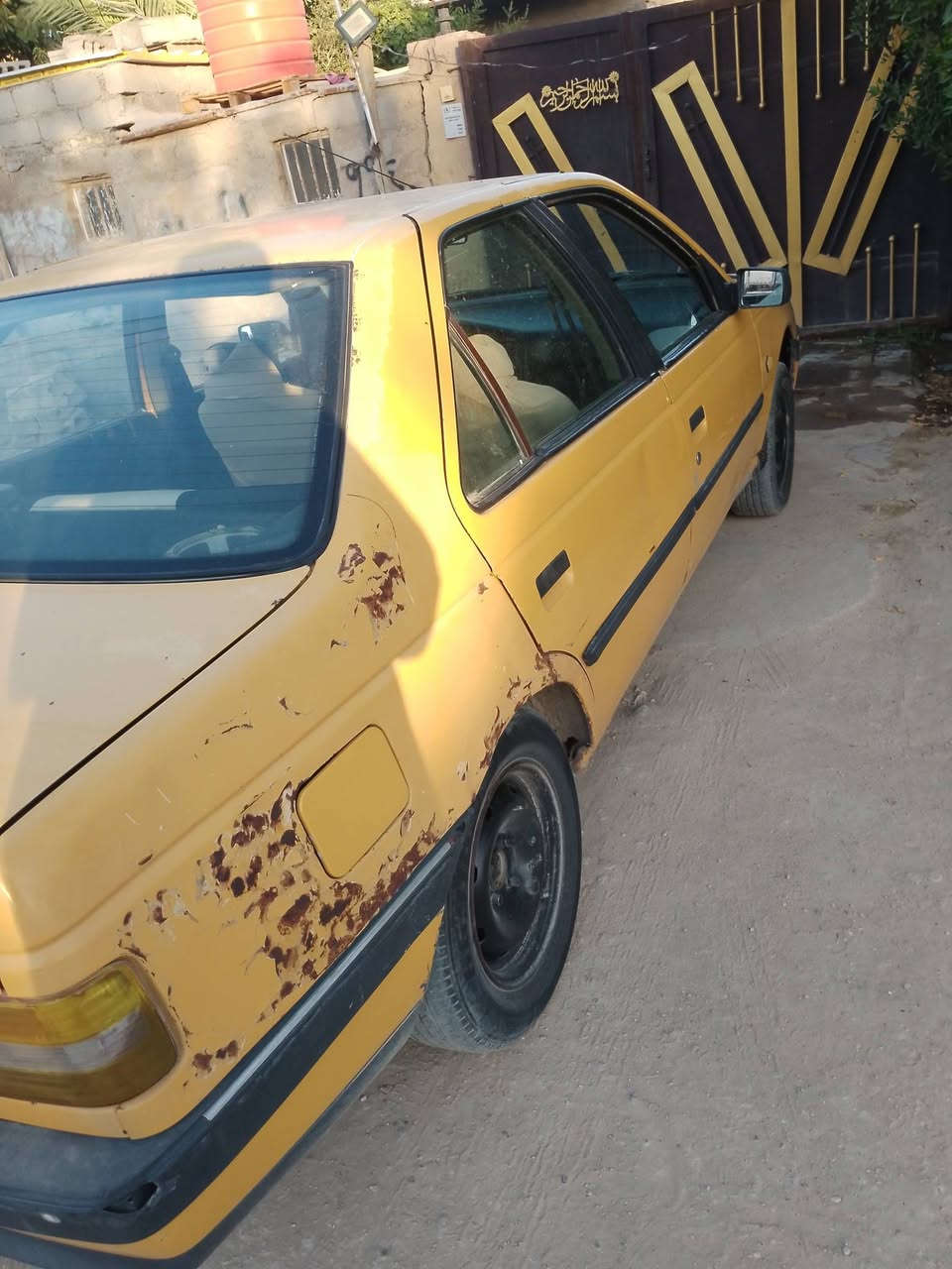 نبيجو 405 كير ومحرك يخبلن كهربائيات كلها شغالة تبريد ثلج كمبريسر جديدة بجيس صار يومين م شادهة رقم بغداد سنوية ل27راعيهة بالنجف يداور ماعندي اي مشكلة غرامة ماعليهة بس هيئة عليها بس ماعرف شكد سيارة جاهزة ترايك وين ما تريد صدر جديد بيع او مراوس سعر 20وبيهة مجال  مكاني كربلاء  شراي يتصل ويدلل رقمي هذة ***********/***********
