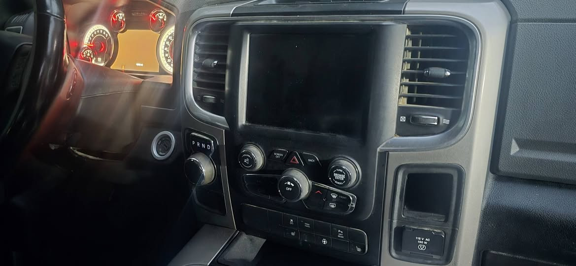 دوج رام موديل 20 ماشيه ٤٨ الف كلاسك بيها جاملغ امامي فقط جديده السيارة رقم اربيل انكليزي سعرها 20 الف  مكانها بغداد ***********
