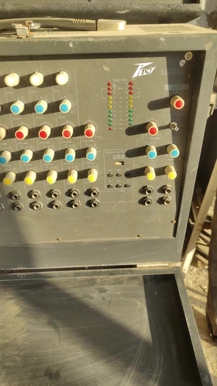 السلام عليكم خدام الحسين جهاز عدد اثنين سماعات مستخدمه للبيع كوت حي الحكيم نزله بيت  رقم ***********7
