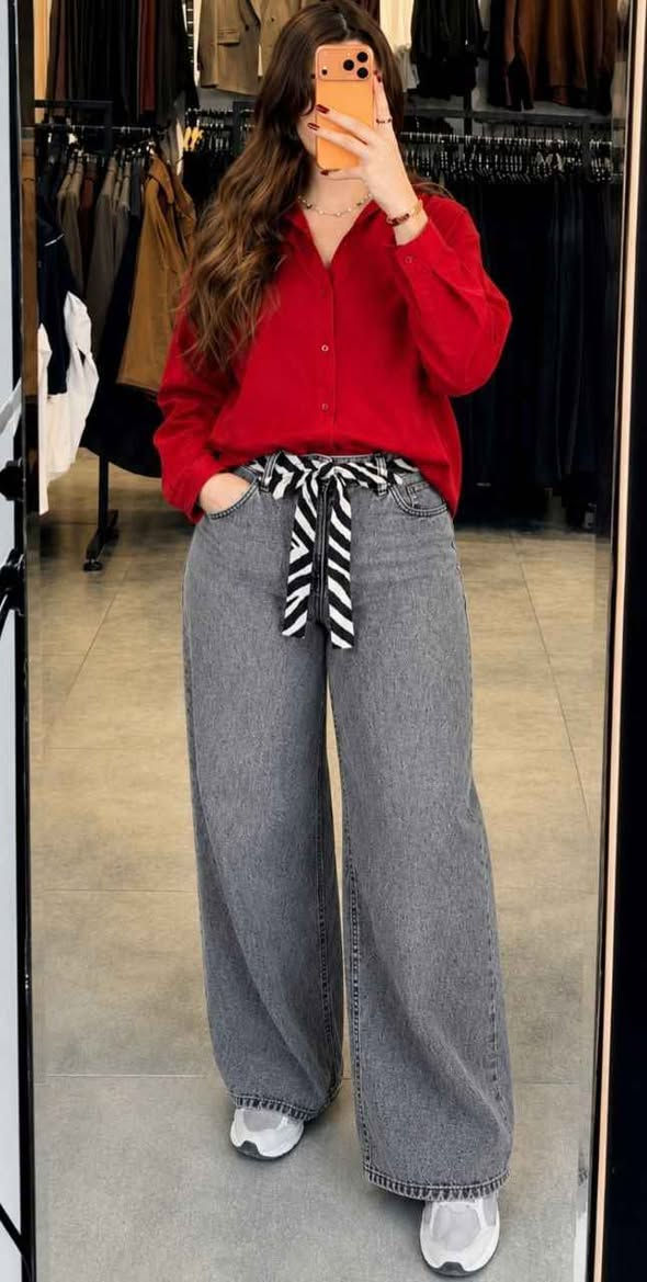 بنطلون بَكي ترند 2026 😍❤️

ستايل عصري بقصّة Baggy الواسعة المريحة، يمنحك إطلالة كاجوال أنيقة ومواكبة للموضة. 👖

✔️ قماش جينز تركي 🇹🇷🇹🇷 عالي الجودة، ناعم ومريح باللبس اليومي.
✔️ قصّة واسعة حديثة تعطي حرية بالحركة 💕
✔️ خصر مريح مع حزام قماش بدزاين أنيق يضيف لمسة عصرية.
✔️ سهل التنسيق مع القمصان، التيشيرتات والسبورتات 

القياسات / 38 / 40 / 42 / 44 / 46 / 48 / 
السعر 20  الف 
🚘 يوجد خدمة توصيل لجميع محافظات العراق ٤ الاف 🚘 حلة, بابل


**إذا كنت صاحب هذا الإعلان وتريد حذفه لأي سبب، رجاءا أرسل رسالة إلى الدعم الفني**