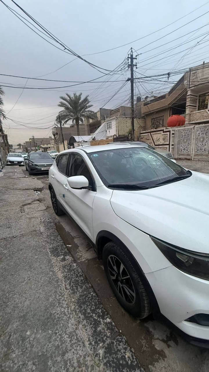 السلام عليكم.
نيسان روج 2020 سبورت.  رقم بغداد 
محرك 2000 
رادار 360 
3 انضمه قياده 
حساسات خلفيه+تحكمات ستيرن+تثبيت سرعه+النقطه العمياء+كامرا  +  لايت زينون 
ماشيه 100  

حادثهه فقط. البنيد مصبوغ  .  +بارد بسيط 
مكان السياره. واسط الزبيديه. 
***********
