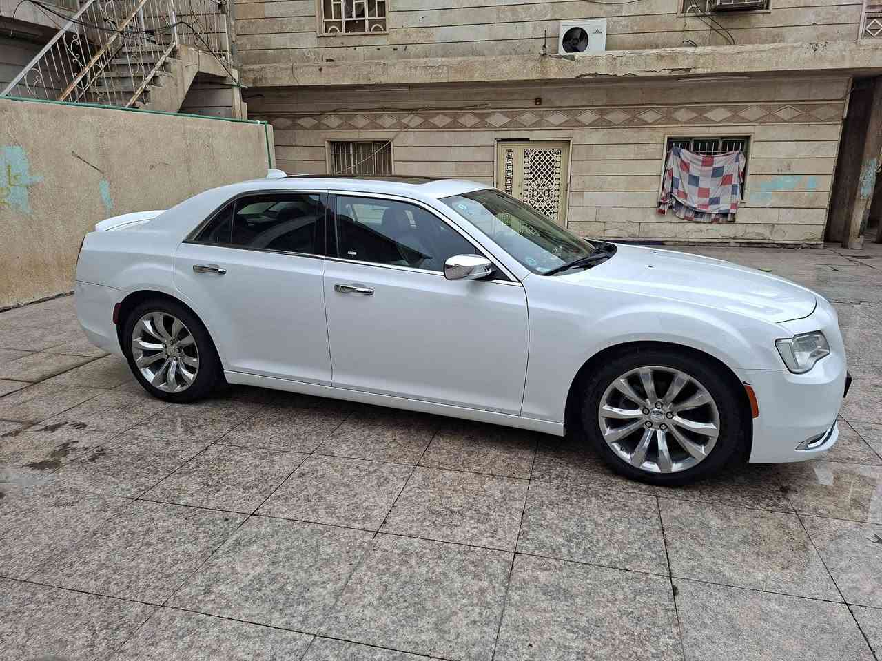 كلايسلر اوباما ٢٠ مرمز ٢٢
سياره فئه لمتدد فول 

فتحتين 

كشنات جلد 

تبريد تدفئه كشنات 

خزن ميموري 

ماشيه ٦٩ الف مشي حقيقي 

التواصل خاص
  ***********
