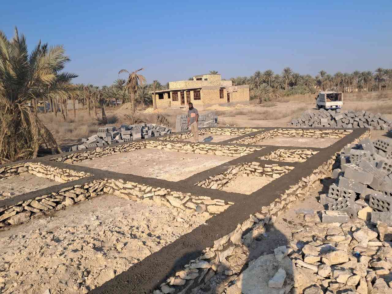 السلام علیکم 
بناء حجر درجه اولى تطبيك سواقي  رصف  عمل اساس 
  اسعار مناسبه ***********
