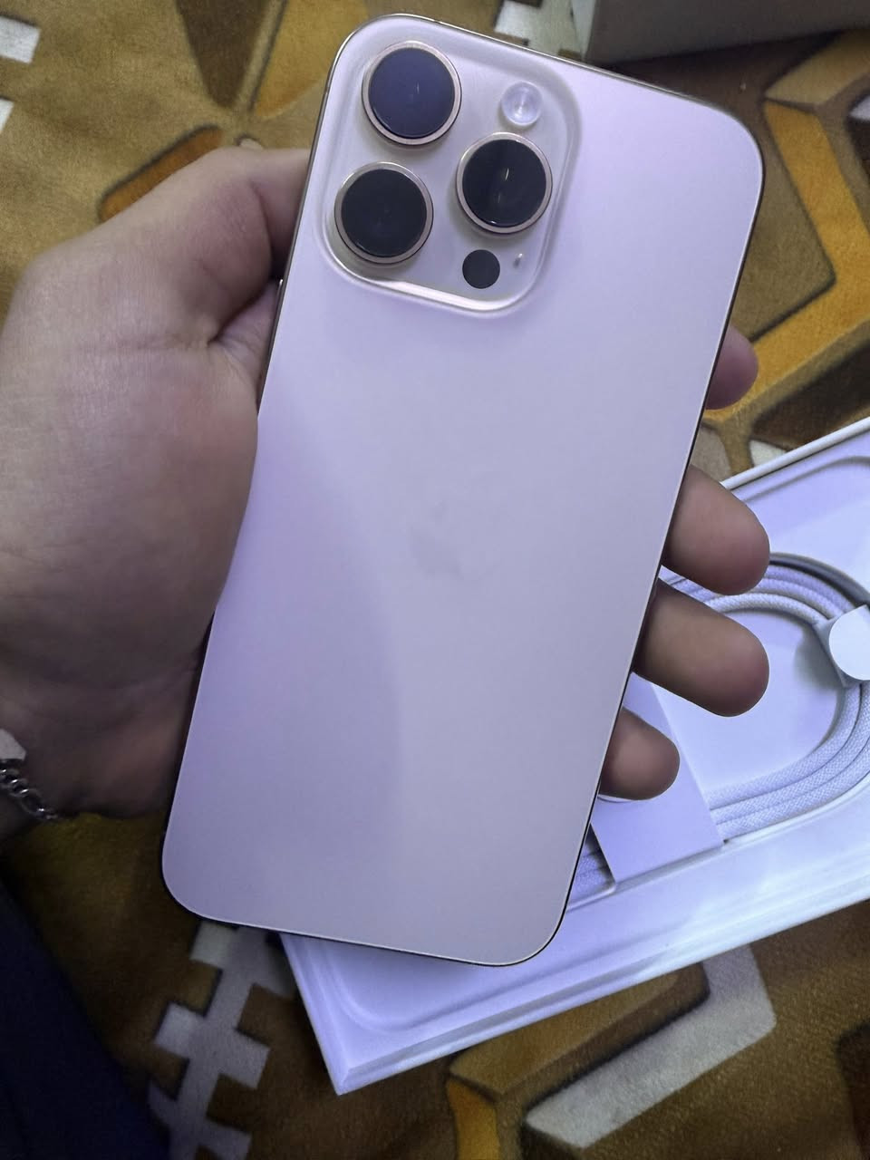 16برو ماكس بطاريه 100 مشحون26 مره شرق اوسط جهاز زلغ مابي  مكان بغداد الدوره رقمي*********** سعر1425
