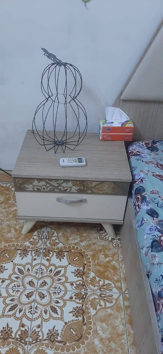 السلام عليكم
غرف نوم تركي 5 و 6 قطع
مستعمل نضيف اي عيب ما بيهن
 عددهن 2 للبيع بسعر مناسب 
مكاني كركوك حي النصر للاتصال ***********
