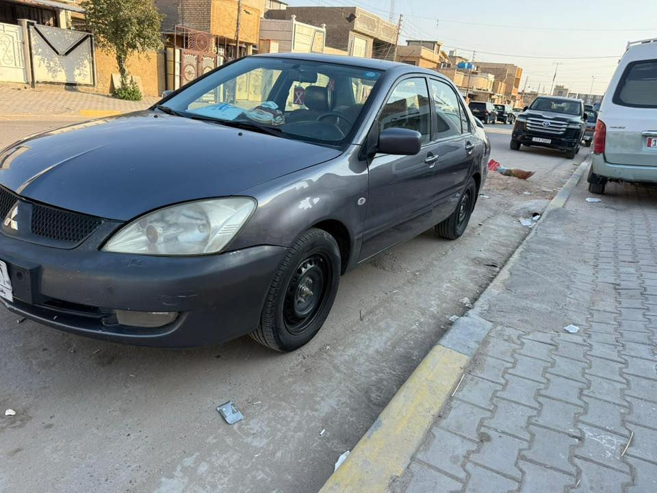 لانسر ٢٠١١
بيها ضربة بلجاملغ عكس السايق الخلفي 
السعر ٨٥ وبيها مجال 
للتفاصيل الاتصال ‭٠٧٧٢ ٣٢٣ ٣٢٢١
