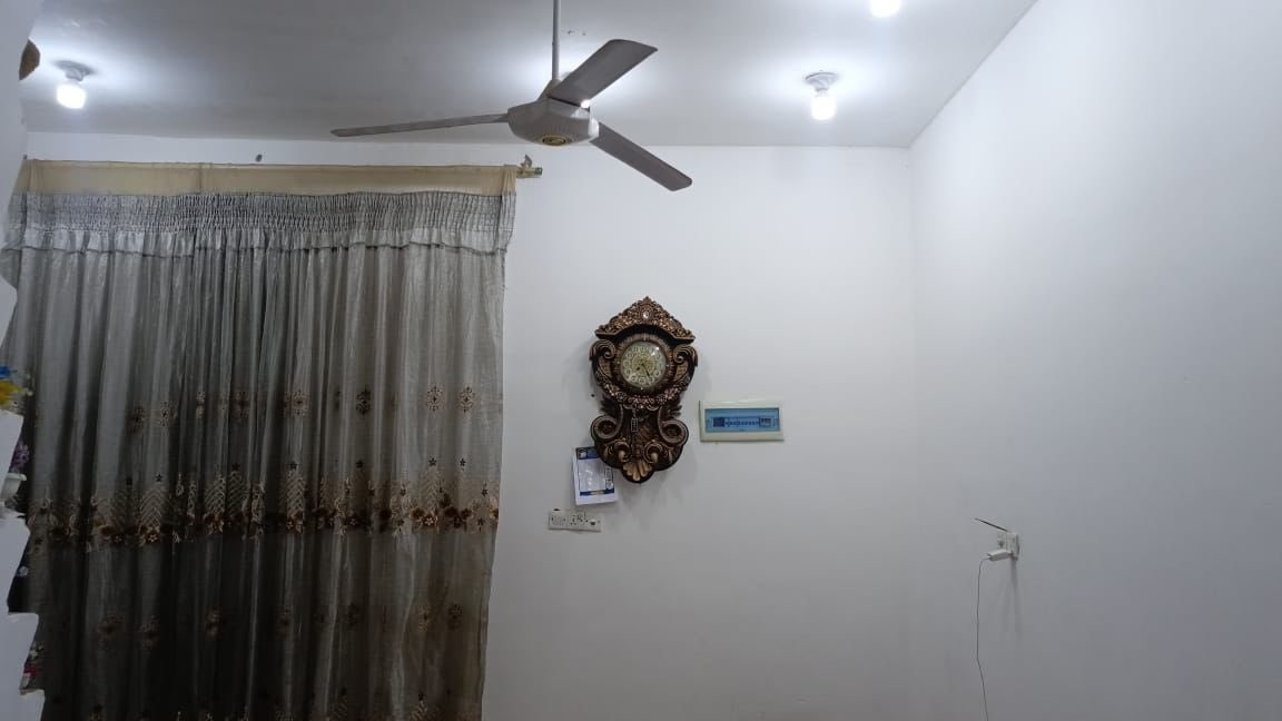 مشتمل بناء جديد طابوك درجه اولى سيراميك ومي وكهرباء 
والبخ وبياض جاهز على شارع مودربونه بنزلت الحسينية مال بيت جليب شارع صب وفول خدمات مي كهرباء مجاري وشارع مصبوب حالين سعره 37 وبيه مجال اي استفسار اتصل ع رقم ***********
