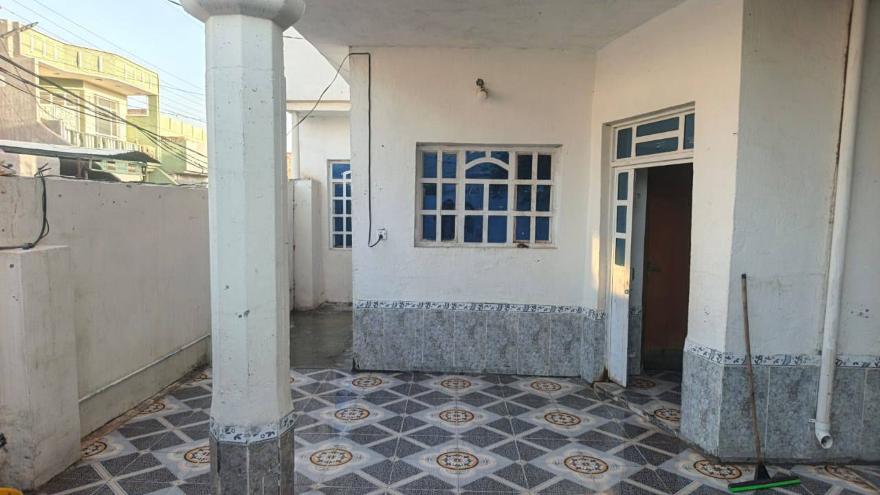 بسم الله الرحمن الرحيم 
بيت الايجار مساحه 150متر طابق واحد كامل جديد العنوان بعقوبه تقاطع الساده منطقة الحكيم السعر 250
***********
حجي عبدالله

