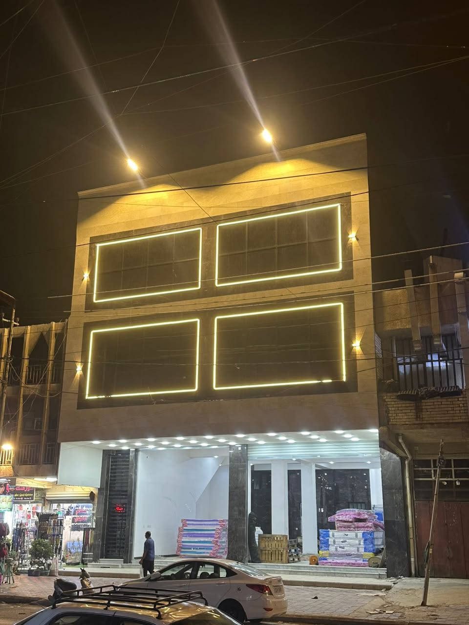 السلام عليكم
بنايه تجاريه للايجار مساحه 250م واجهه 12.5 نزال20

متكونه من 3 طوابق وغرفه حارس

كل طابق يحتوي على خدمات

كذلك تحتوي على مصعد للاشخاص ومنظومه حريق ودرج طوارئ

البياع الاولى شارع 20 مقابل مجمع الزوالي

للاستفسار ***********

***********
