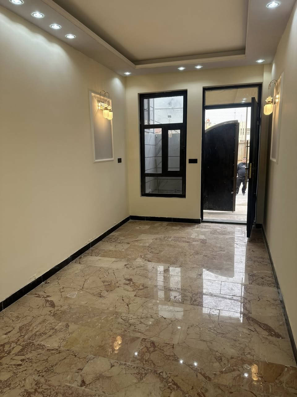 84 متر  مدخلين #للبيع
الموقع / حي العقاري ( الكويتي )
يحتوي / استقبال ومطبخ وغرف نوم عدد ٣ وخدمات 
ملاحضة ( مقابيل البيت تشجير ) 
للمعلومات اكثر مراجعة مكتب الاخوين 
***********
***********
