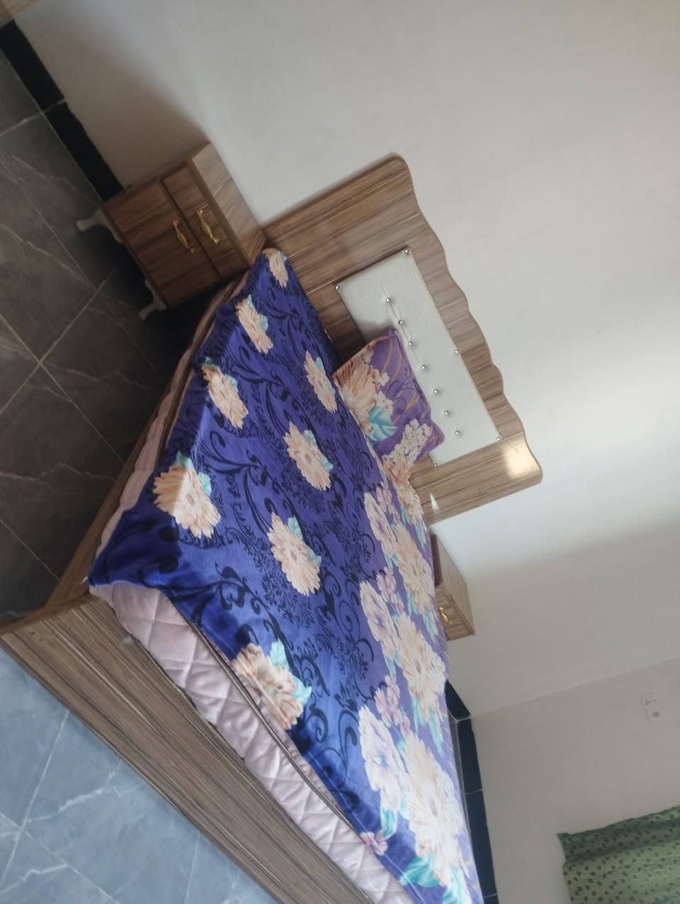 سلام عليكم غرفة تفرين للبيع نضيفه نضافته 80 بل 100 الميز بي تقص مرايه سعره 260 بي مجال للشراي


**إذا كنت صاحب هذا الإعلان وتريد حذفه لأي سبب، رجاءا أرسل رسالة إلى الدعم الفني**