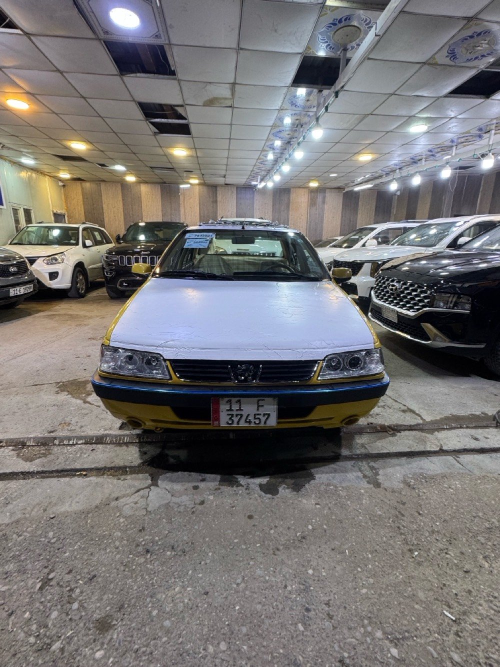 السيارة معروضة للبيع، تتميز بلونها الأصفر اللامع وحالتها الجيدة. السيارة نظيفة من الداخل ومصانة بشكل جيد. جميع التفاصيل والتجهيزات موجودة وتعمل بكفاءة. جاهزة للاستخدام اليومي أو للعمل التجاري كسيارة أجرة.