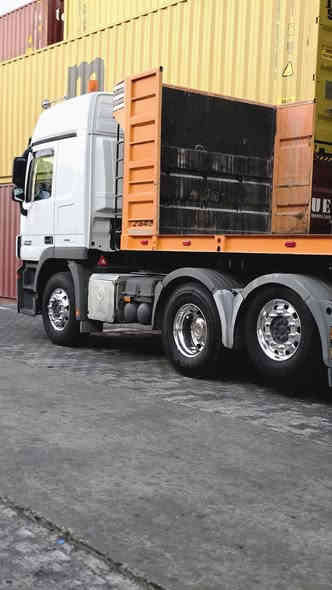 السلام عليكم سيارة للبيع اكتروس موديل 2011 سحال بلادي حجم (48 26) رقم اربيل + عربانه عمل علي الدراجي 4 محاور 14 شاصي 16 جتف 7 شريط عادل معيدي سيارة مكفوله للاستفسار *********** مكان السياره بصره اني مكلف بل نشر
