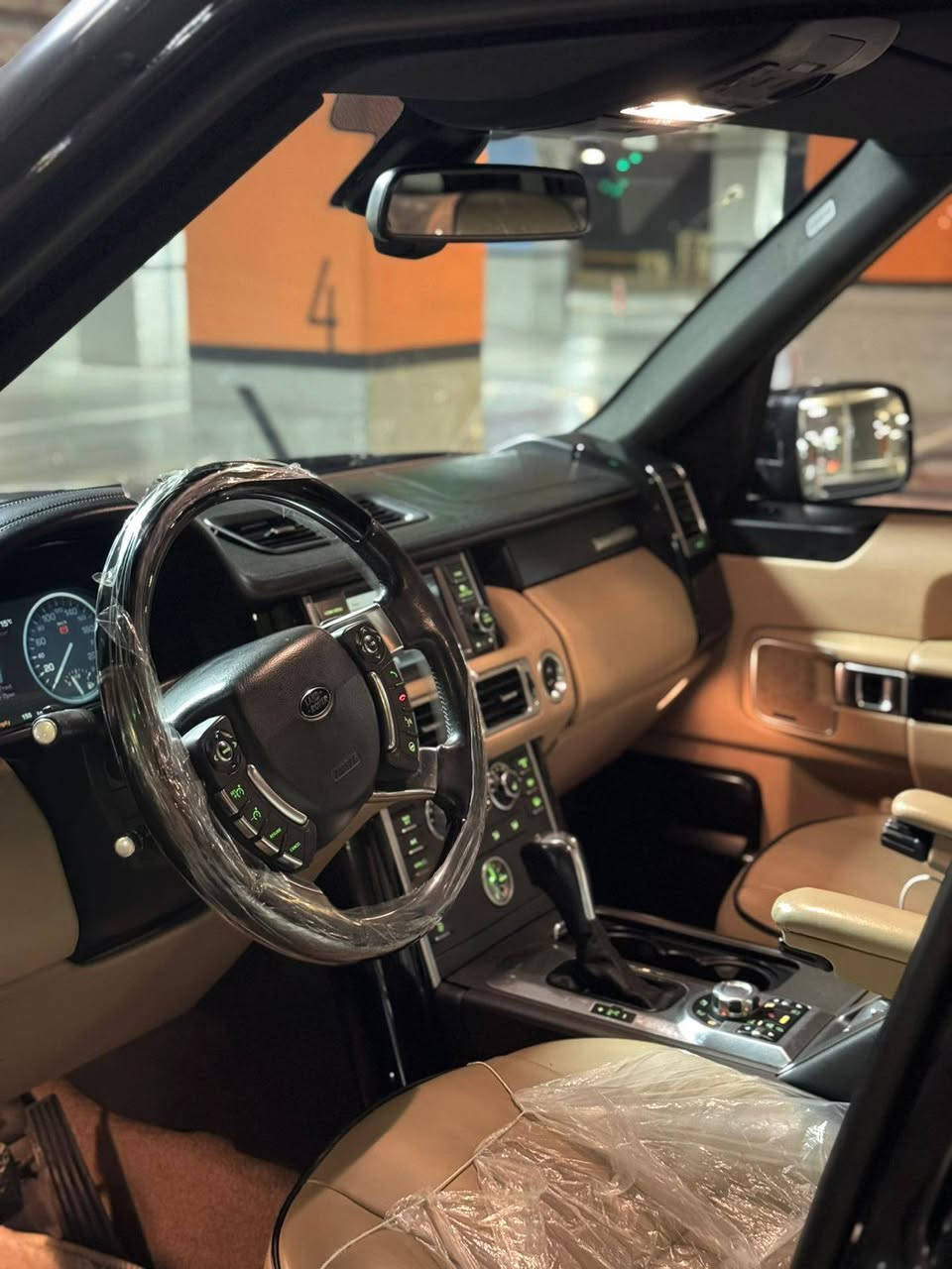 انسب رانج روفير فوك بكل مكان. 145 وبي مجال 
٢٠١٢
شركه سردار 
مكينه 8سلندر بدون سوبر جارج مكينه مرغوب
فقط بونيد صبغ رش
٥ كامره 
جكات 
نقطه عمياء
دوسات كهرباء
دفع رباعي
داخل مشمشي
رادار خلفي امامي جانبي
مكينه مفتوح بس بشرط مابي عيب 
سياره جداا نضيفه وجاهزه مابي مصرف دينار
تبريد قطعتين 
تحكم ستيرن 
سكان كهرباء 
يعني فول لالخير 
مكاني سليمانيه 
***********
