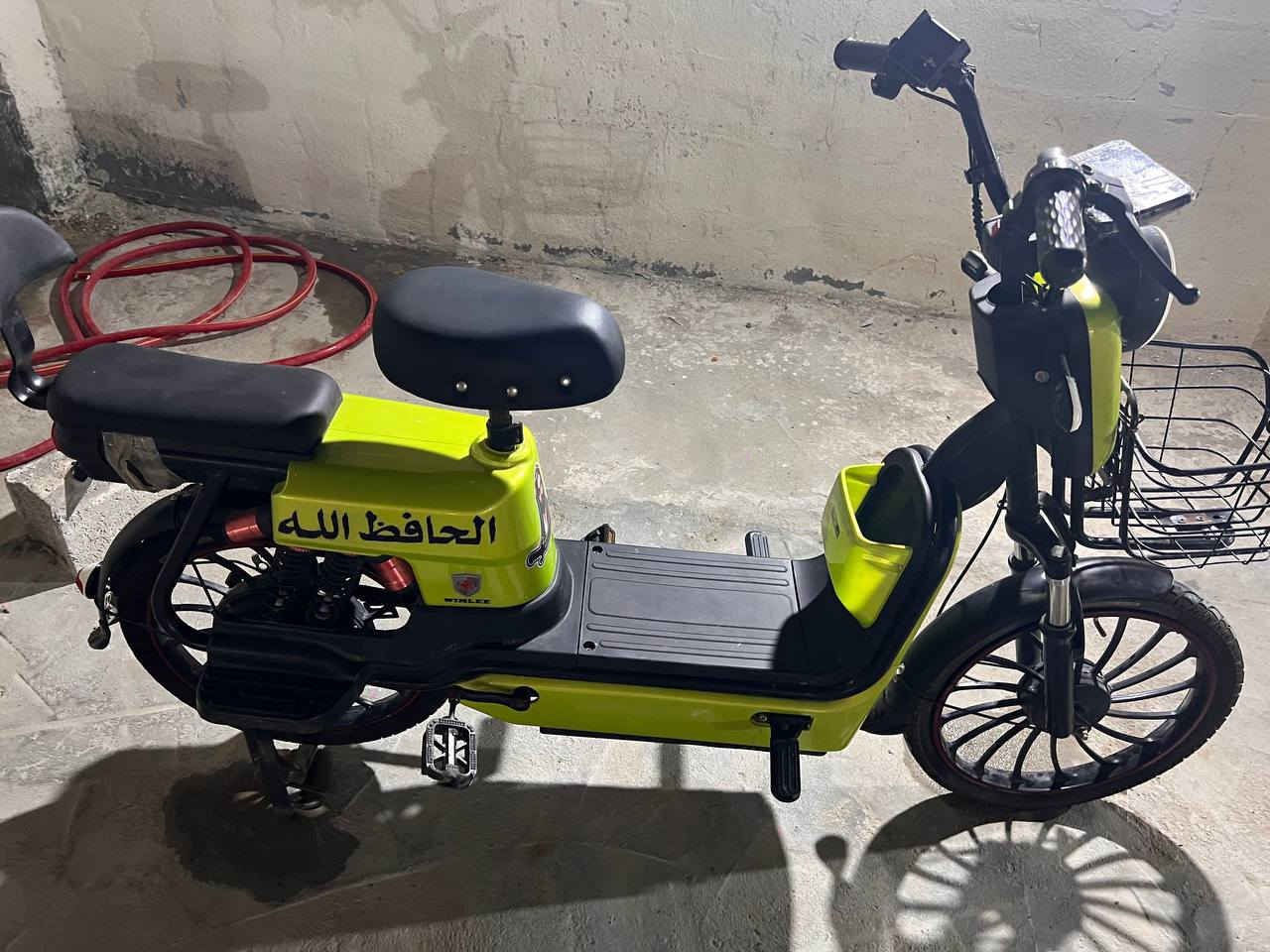 السلام عليكم 
دراجة شحن حجم 20 
بدون باتريات 
السعر 200 وبيها مجال بسيط للشراي
مكاني البصرة سفوان 
واتساب ، اتصال ***********
