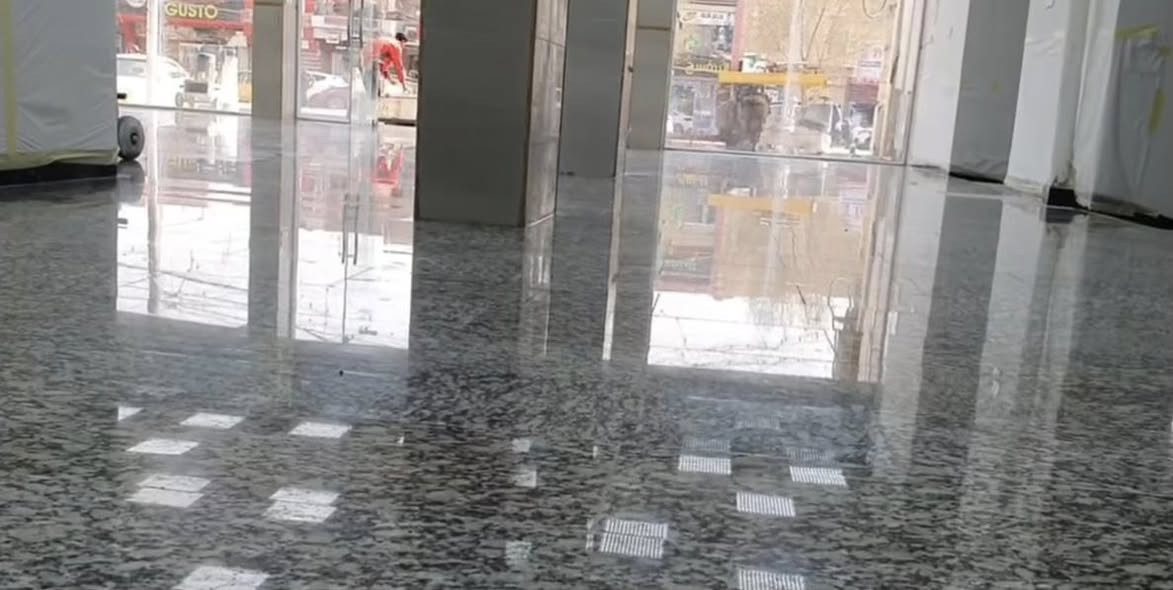 الجلي الموقعي فن وكادرنا متميز ومتمرس في مهنة الجلي الموقعي وفنونه لكافه انواع الكاشي والمرمر الطبيعي ومعالجة الكاشي القديم والمحفر وتشققات المرمر بأحدث المواد والطرق 
تنظيف وتلميع فقط للكرانيت والبورسلين والسيراميك بأحدث المواد الايطاليه 
#بأنسب_الاسعار. درجة اولى يرضي الله كافة مناطق بغداد
بادارة ابو أيليا التميمي (احمد عبد)
الخاص موجود وارقامنا للاستفسار
***********
***********
***********
