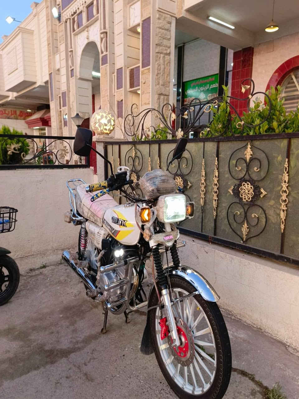 سلام عليكم مكلف بل نشر 
رجاآ رجاآ
مو شراي لا تعبني ولا تخابرني ولا تراسلني
موديل2025ماشي5000يعني زيرو
للبيع سيفان محرك 200cc طياره 
مكفوال كفاله عامه من التاير لتاير 
كامل مكمل شاشه لمس ابثري داخل الدشبول 
5تبديلات دهن فقط
السعر 940وبيه مجال للطيبين 
وذا ما عجبك اعبر المنشور
مكاني صلاح الدين بيجي 
الاستفسار ***********
وحياكم الله
