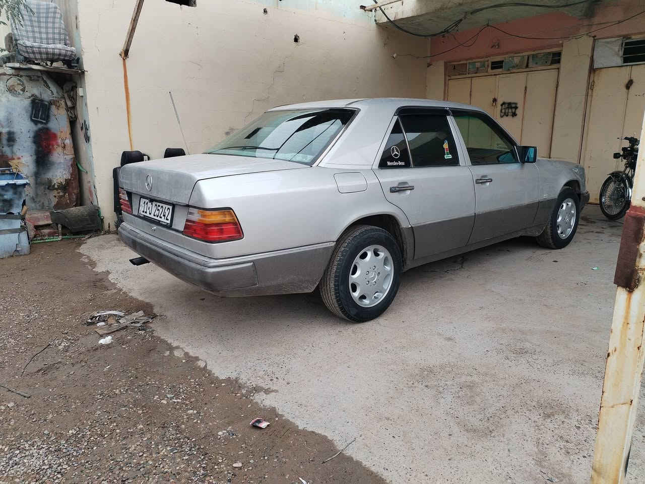 سلام عليكم مارسدس للبيع موديل 90  ***********
