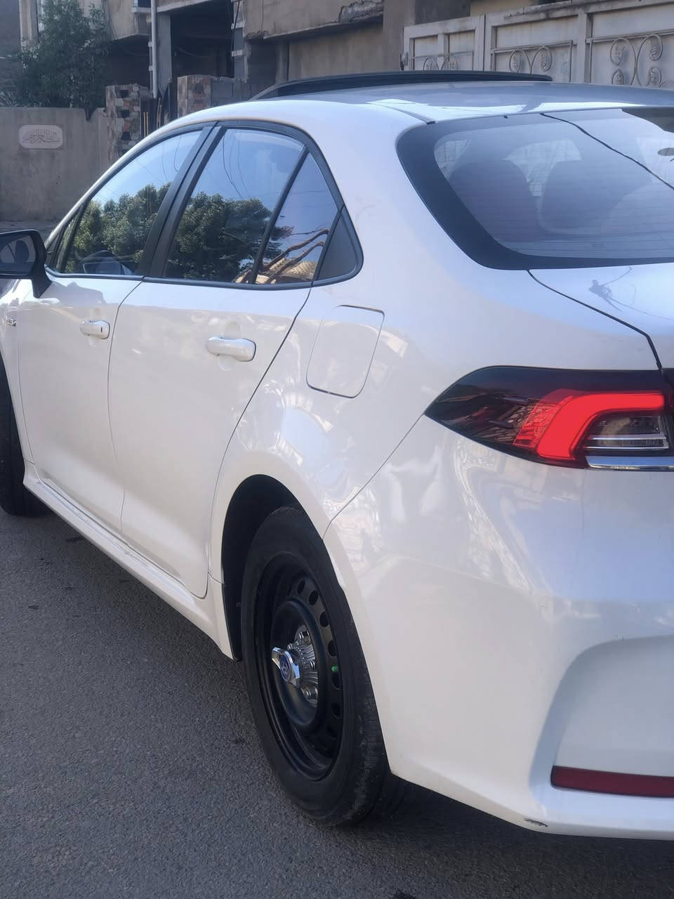 السلام عليكم ورحمه الله وبركاته
كورولا هايبرد 2023 للبيع 
علامة زرقاء داخل احمر 
السيارة بيها تبديل باب الصدر والجاملغ الايمن ايضا وصبغ ربع البنيد جهة اليمين بجم كبس بيها شغل بين باب الصدر والجاملغ تصليح درجه اولى ايرباك بردة فقط 
مكينة كير صدر تبريد تخم تاير كله جديد  
السيارة ماشية 51. مكاني الدورة شارع 60 
لمزيد من المعلومات الإتصال***********
سعرها 128 بيها مجال بسيط
