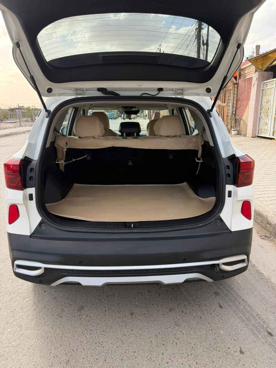 كيه سليتوس موديل 23
ماشيه 23  رقم أربيل تحويل ثاني يوم وارد أمريكي ضرر خفيف بارد بدون تبديل كما موضح للصورة  مكينه 2000 دوش  مكان السياره بغداد الشعب غير متواجد عل فيس *********** اليرباكات سليمه السياره فول عده فتحة السقف  سعر 138
