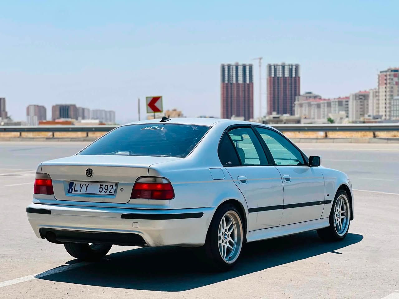 سەرەتا بەناوی خوای گەورە
BMW Saqar مۆدێل 2000
2021داخڵ کراوە
 مەکینە ٥٢٥ی دەبڵ دیجتاڵ ئۆتۆماتیکە عادی  پێنج گێڕە 
سەیارەکە مەنەفێستی ئیبرایم خەلیلە 
 فوول مواسەفات کامل کراوە بە M
 چوار تایە و ویلی M18ی لۆکی  لەسەرە 
تەلەفوون بیلاد شەریکەی لەسەرە
 کوشن جڵد کوشن هیتەر تەعدیل سورعە 
 سەیارەکە چرکەی تیا نیە
 گێڕ و مەکینەی بەشەرتی ١٠ فیتەر ئەیدەم دەنگی تیابوو  نەتەوێ 
بەشەرتی موس و براوە و وەرگەران و دار و بەرد ئەیدەم 
کامل بۆیاخ کراوەتەوە بۆ جوانی

سێحری ٤٩$مەجالێکی برایانە
***********
