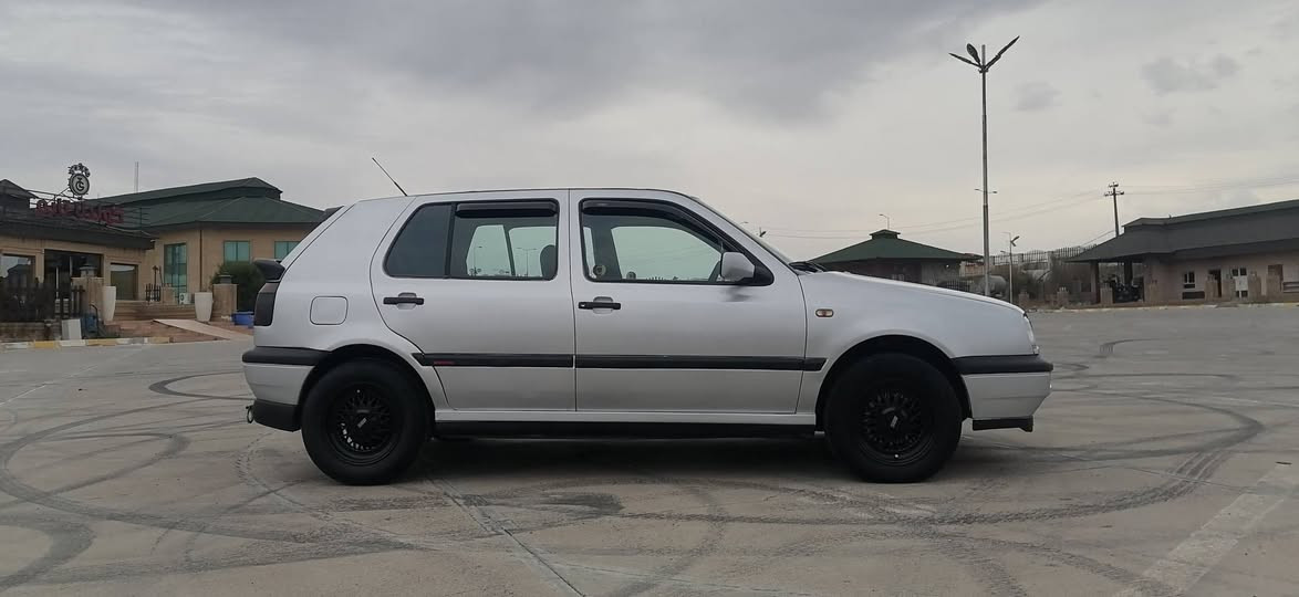 فولكس واكن كولف موديل 1996
مصبوغ عام لجمالية بدون ضربة
شرط فحص رقم بغداد مشروع وطني
شرط تحويل بطاقة بانزين موجود
محرك ١٨ دوش أرغب محرك كير عادي
بدون اي عيب سيارة ناعمة كلش تايرات جديد تبريد تدفئة كل شغال سعر 62  ورقة بي مجال عنوان كركوك  *********** كل جسم سيارة بلادي ما ملعوبة ابد كركوك, العراق
