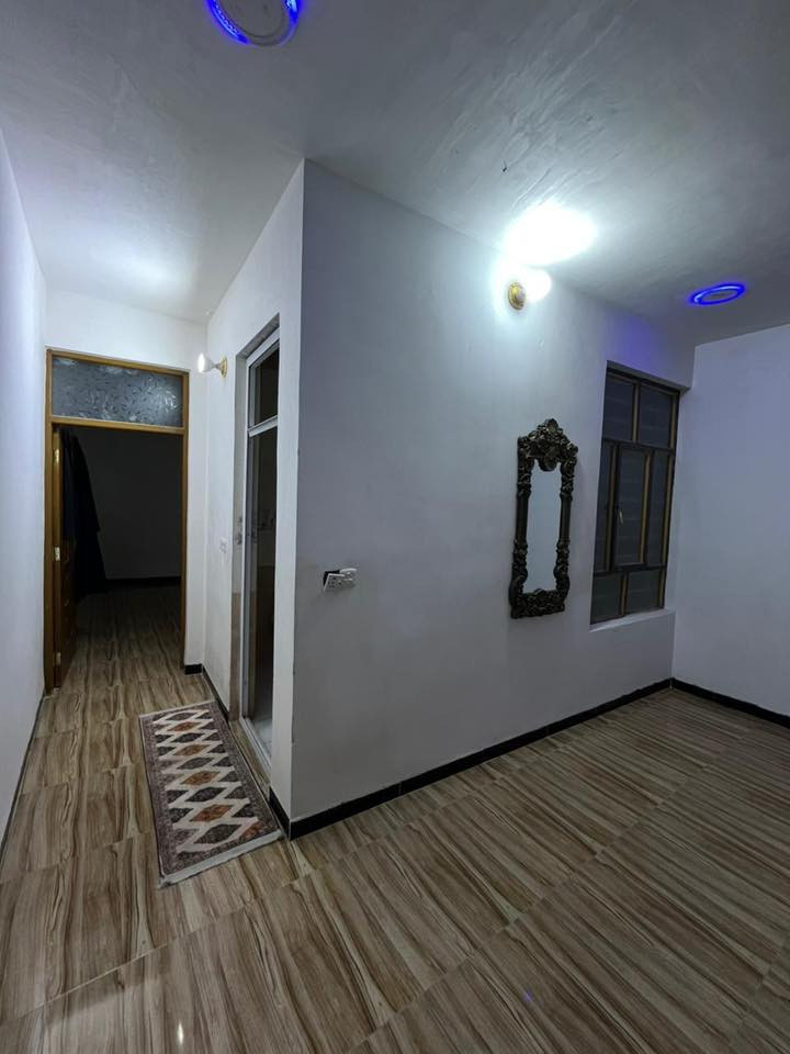 بيت 100متر نزال 20وجهه5منطقة الشعب شارع عدن مقابيل متوسطة الاشراق يعني بيوت ماكو مقابيل البيت ***********
