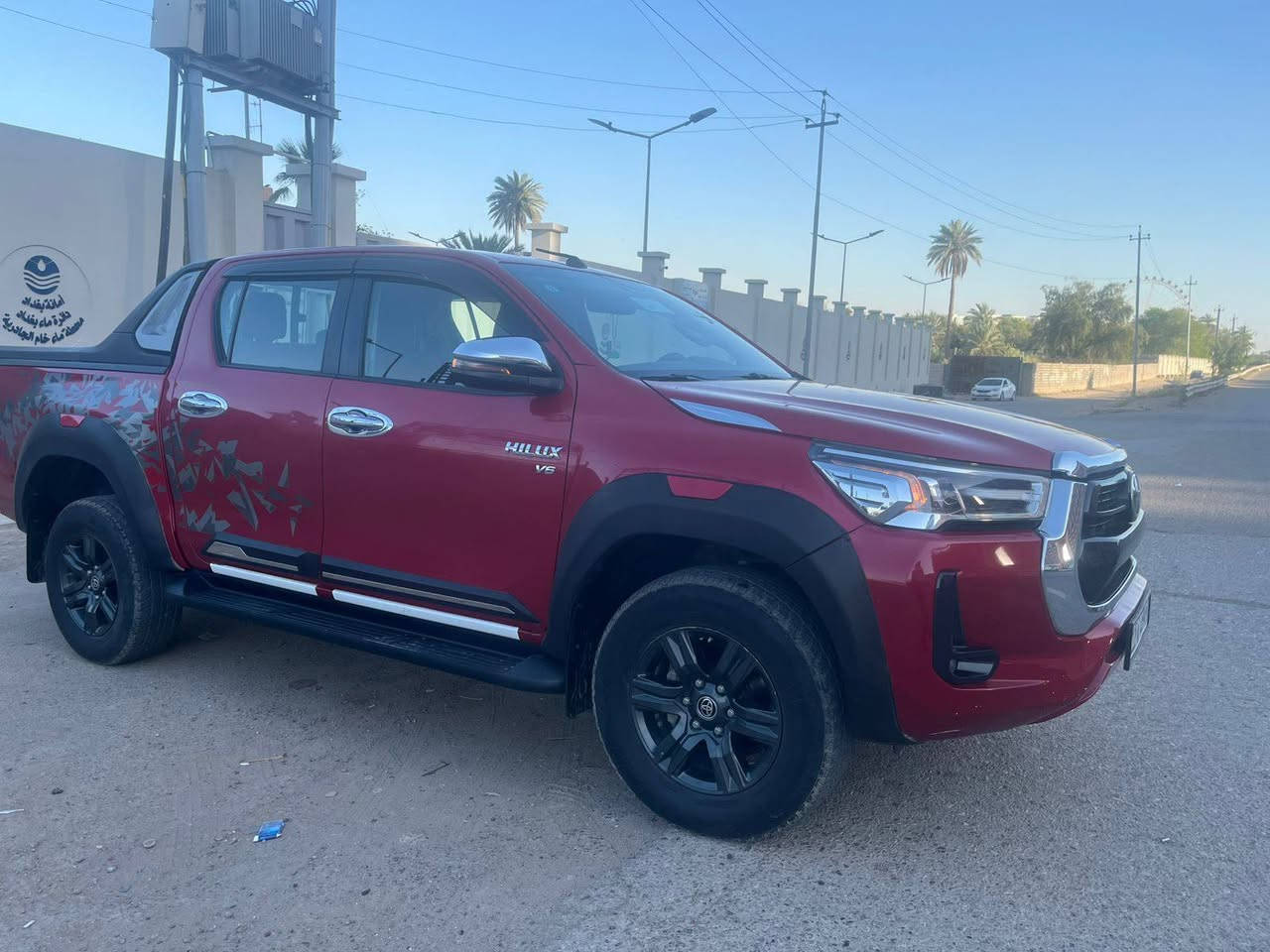 سلام عليكم للبيع بيكم TRD
مكفوله كفالة عامة 
الكشنات تبريد 
شحن لاسلكي 
حساس خلفي امامي 
ماشية 80
بيها بس اشويه صبغ بالدعامة الامامية 
الباقي مكفول 
موديل 22
بسمي السنوية 
*********** مكاني بغداد قرب الجسر الفرنسي
