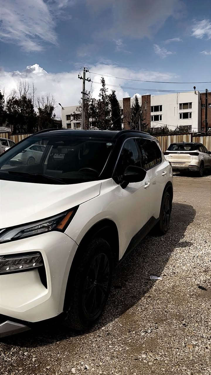 Nissan rogue sv midnight 2023 

گێر و مەکینە بە شەرت 2 پارچەی بۆیاخ ھەیە, سەنەوی و هەزەی تازەیە. مواسەفات سپۆرت سێ گێر ، کوشن نیو جڵد ، شاشە،  پانۆراما، کوشن هیتەر، سوکان هیتەر، رادار، حەساس. تەنها٢٢،٠٠٠ رۆیشتووە 
نرخی ١٤٨ گەڵا و معامەلەیەکی کەم
***********
*********** كويسينجاك, أربيل
