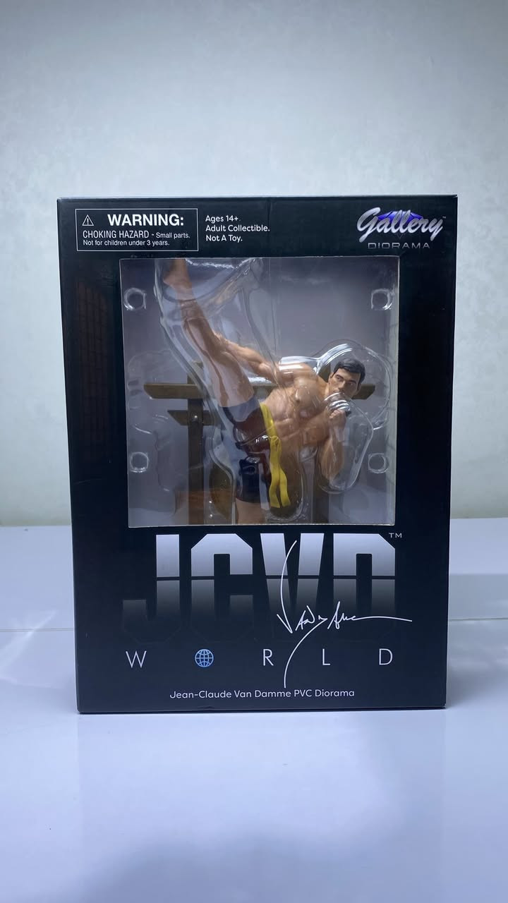 للبيع اقرأ كامل التفاصيل ‼️‼️‼️
مجسم شخصية / Jean Claude Van Damme
من فلم / Blood sport
من شركة / Diamond Select
ارتفاع المجسم / 28 سانتيم
الحالة / جديد سيلد 
السعر 175 الف فقط 
تابعوني على صفحة الستور بالانستا انشر كلشي جديد 👇🏼
https://www.instagram.com/ossama.figurestore?igsh=cG8ycG81bWZ6ZnFo&utm_source=qr


**إذا كنت صاحب هذا الإعلان وتريد حذفه لأي سبب، رجاءا أرسل رسالة إلى الدعم الفني**