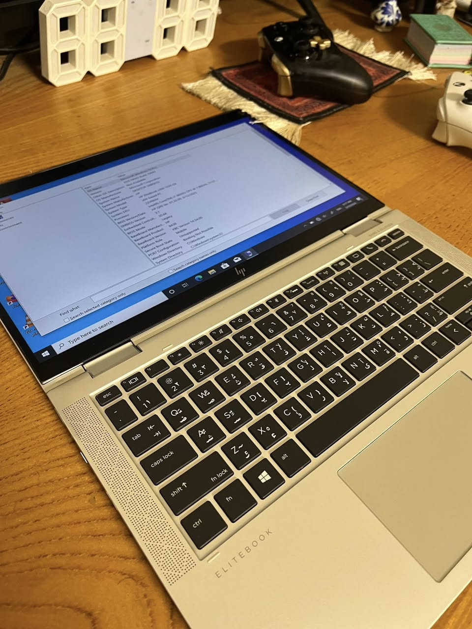 � لابتوب HP EliteBook x360 1030 G3 للبيع – نسخة قوية

جهاز بزنس أصلي من HP، قوي، خفيف، ويدعم اللمس 360°، مناسب للجامعة، الشغل، والإنترنت.

🔥 المواصفات والمميزات:

 • المعالج: Intel Core i7‑8650U (جيل 8، سريع للمهام الثقيلة)
 • الرام: 16GB لتعدد المهام بسلاسة
 • الخزن: SSD سريع (256/512GB) للتشغيل الفوري للويندوز والبرامج
 • الشاشة: 13.3 إنج Full HD لمس مع 10 نقاط لمس
 • 360° تحويل الشاشة لتستعمله كـ تابلت
 • بصمة Fingerprint لفتح الجهاز بسرعة وأمان
 • كيبورد بإضاءة للعمل بالليل
 • صوت Bang & Olufsen عالي ونقي
 • كاميرا HD للمكالمات والدراسة
 • منافذ: USB‑A + HDMI + Type‑C Thunderbolt
 • واي فاي سريع + بلوتوث
 • هيكل ألمنيوم قوي وخفيف، الوزن حوالي 1.25 كغم فقط

✅ مميزات إضافية:
✔ سريع جداً بفضل SSD + i7
✔ مثالي للطلاب والجامعة
✔ مناسب للأوفيس، الإنترنت، وحتى الألعاب الخفيفة

📍 الحالة: نظيف جداً ويعمل بكفاءة
🔌 الشاحن الأصلي موجود

💰 السعر: 500,000 دينار

📩 للتواصل خاص او
***********
