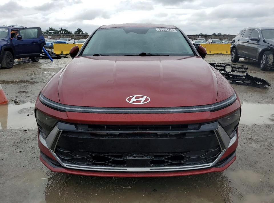 سوناتا 2024
حادثها خفيف حيل بدون دواخل بدون شاصي بدون ايرباك
ماشية ٢٦ الف السيارة شغالة وتمشي 
 واصل مصلح  كامل بدون رقم ١٧٥ ورقة وبيها مجال
تكلفة الرقم ١٢ ورقة 
مدة الوصول شهر الى دهوك 
***********
