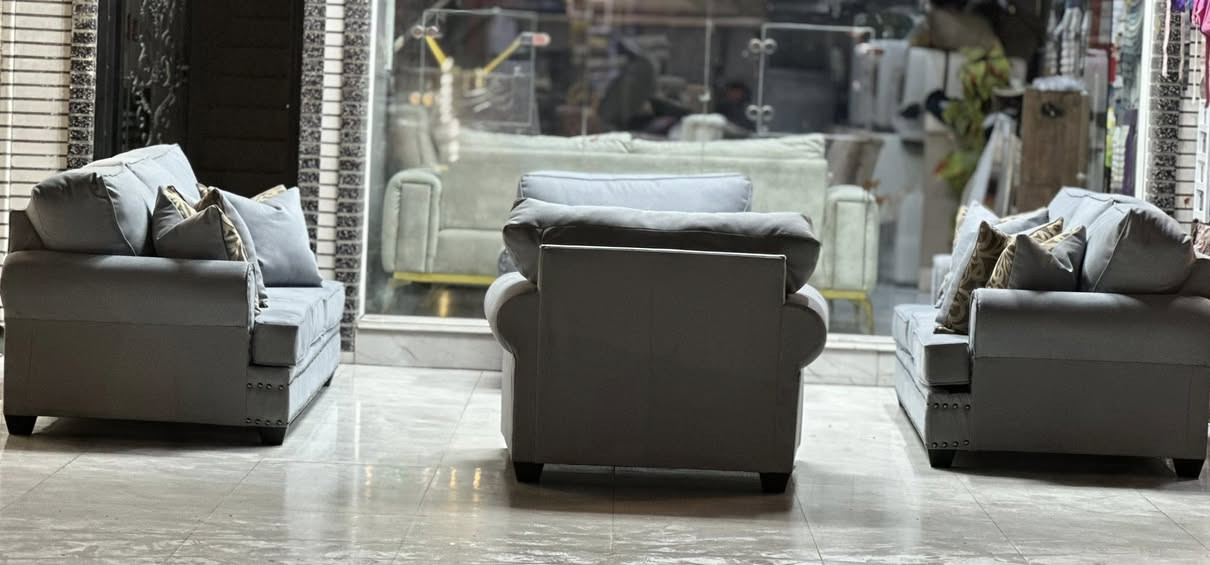 تخم امريكي  وارد فيتنامي  MADE lN VlETNAM   نضافه 100/100مستخدم اخو الجديد هيكل بل كمال خشب زان بمقعد وضهر طبي سوفت أمريكي فول بوليستر مقعد متحرك سحاب سهل التنضيف بمقاش الكتان لون رصاصي طوخ  عنوانه اربيل زانكو 99 قرب مطعم كص سنگر يوجد توصيل ل بغداد ولباقي المحافظات ***********  /واتساب فقط (علي)
