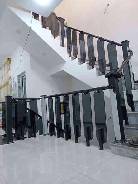 للبيع 
دار ١٠٠متر طابقين حي الميلاد قطاع ٢٧ يحتوي على ثلاثة غرف بناء٢٠٢٥ مطلوب أسكان ٥٦مليون  
للاتصال***********
