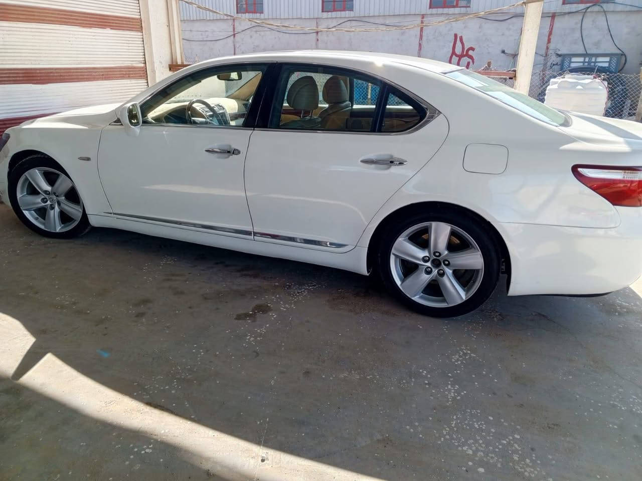 سلام عليكم البيع لكزز صالون 2010 فول مواصفات فتحه سقف كهربائيه كشنات جلد شاشات ابواب شفط في اي بي كص قماره فقط متوم طبق الاصل مكينه او V6 ستوني شديتهن حداديه تأيرات خير من الله منضومت زنون سياره جاهزه كلش مكاني البصره سعر 45 رقم الهاتف ***********
