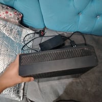 عندي اكس بوكس  وان جديد مامستخدم هواي نقص بس يدة وHD لاستفسار 07733061...
