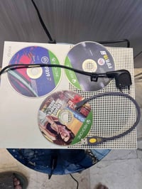للبيع XBOX ONE مع ملحقاتها الي بالصورة للتواصل 07705047906 بغداد قضاء ...