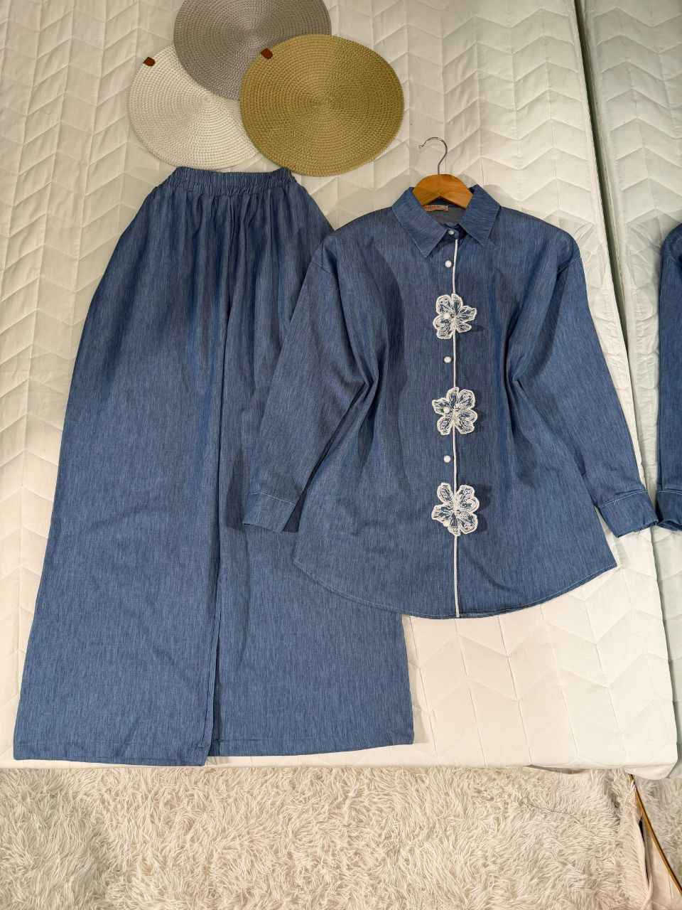 فستان ، خامة دابل تركي
. 
القياسات: 38 ،40 ،42 ،44 ،46 ،48. 

سوت خامة تيلسة صيفي تركي
. 

سعر القطعه ٣٤ الف
سعر التوصيل5 الاف بغداد, العراق


**إذا كنت صاحب هذا الإعلان وتريد حذفه لأي سبب، رجاءا أرسل رسالة إلى الدعم الفني**