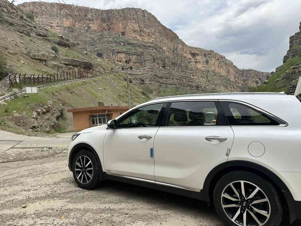 للبيع كيا سورنتو 2016
خليجي
فول مواصفات
مكفولة
محرك 6 سلندر
فور ويل (دفع رباعي)

تبديل بنيد فقط دون أي ضرر
رقم بغداد تحويل مباشر

المواصفات:
 • بصمة بيبان
 • بصمة تشغيل
 • حساسات
 • تبريد 3 قطع
 • سيارة قوية ومناسبة للسفر والطرق الطويلة
 • اعتمادية وثابتة على الطريق

الحالة ممتازة
جاهزة للاستخدام بدون أي مصروف

📍 مكان السيارة: بغداد
📞 رقم الاتصال: ***********
☎️ متوفر اتصال فقط
