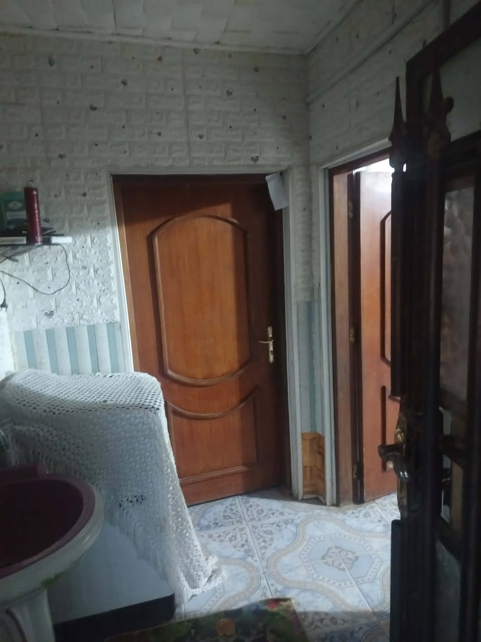 للبيع بيت ركن مميز 
📍 الموقع: السنية – الشارع التجاري – حي الزهراء
📐 المساحة: 300 متر (ركن)

✨ مواصفات البيت:
✅ 4 غرف نوم
✅ صالة واسعة
✅ مطبخ
✅ استقبال خارجي
✅ بيت جاهز ومجهز بالكامل
✅ تشطيب مرتب وخدمات متكاملة

📞 للاستفسار والمعاينة:
منتظر أسعد للعقار والمقاولات العامة
***********
