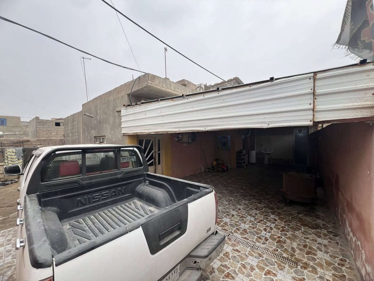 دار للبيع مع قطعه بصف الدار ((وقف سني غير مسجل ))المساحه الكليه 250 متر 
يحتوي البيت على (غرفتين+صاله+مطبخ ومخزن داخل المطبخ+ صحيات 2داخلي وخارجي )) ومساحه والكراج كبيره جداً 
💢المكان البصره ابو الخصيب ابو الجوزي 💢
🔅السعر 60$ وقابل للتفاوض 🔅
للاستفسار 📞: ***********
